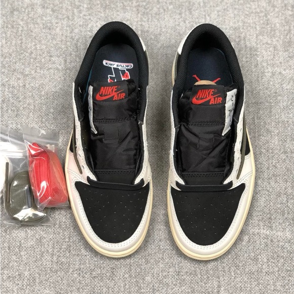 Travis Scott’s - Picture 6 of 6